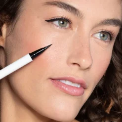 Clean Line Liquid Liner